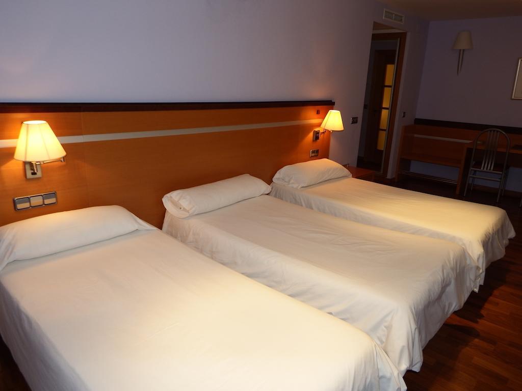 Hotel Isur Llerena Luaran gambar