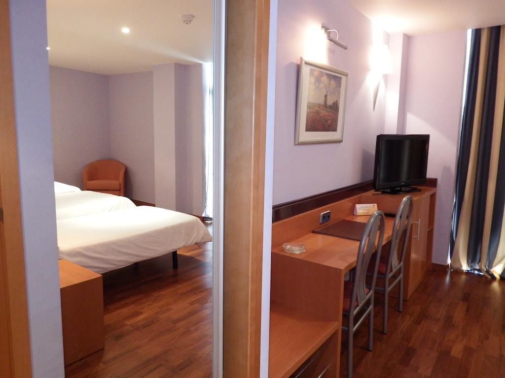 Hotel Isur Llerena Luaran gambar