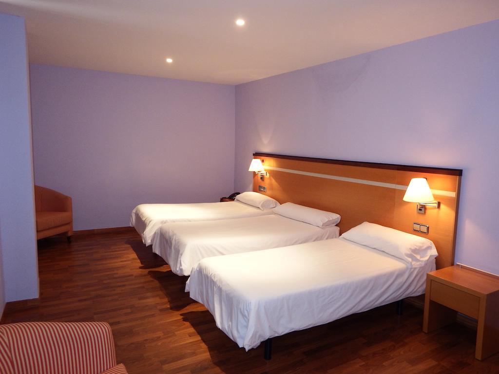 Hotel Isur Llerena Luaran gambar
