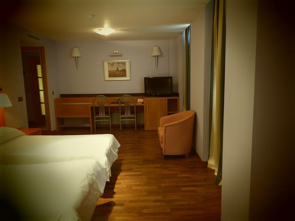 Hotel Isur Llerena Luaran gambar