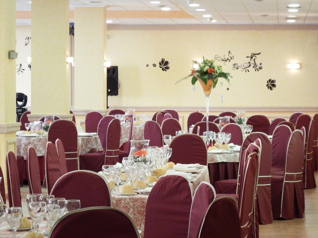 Hotel Isur Llerena Luaran gambar