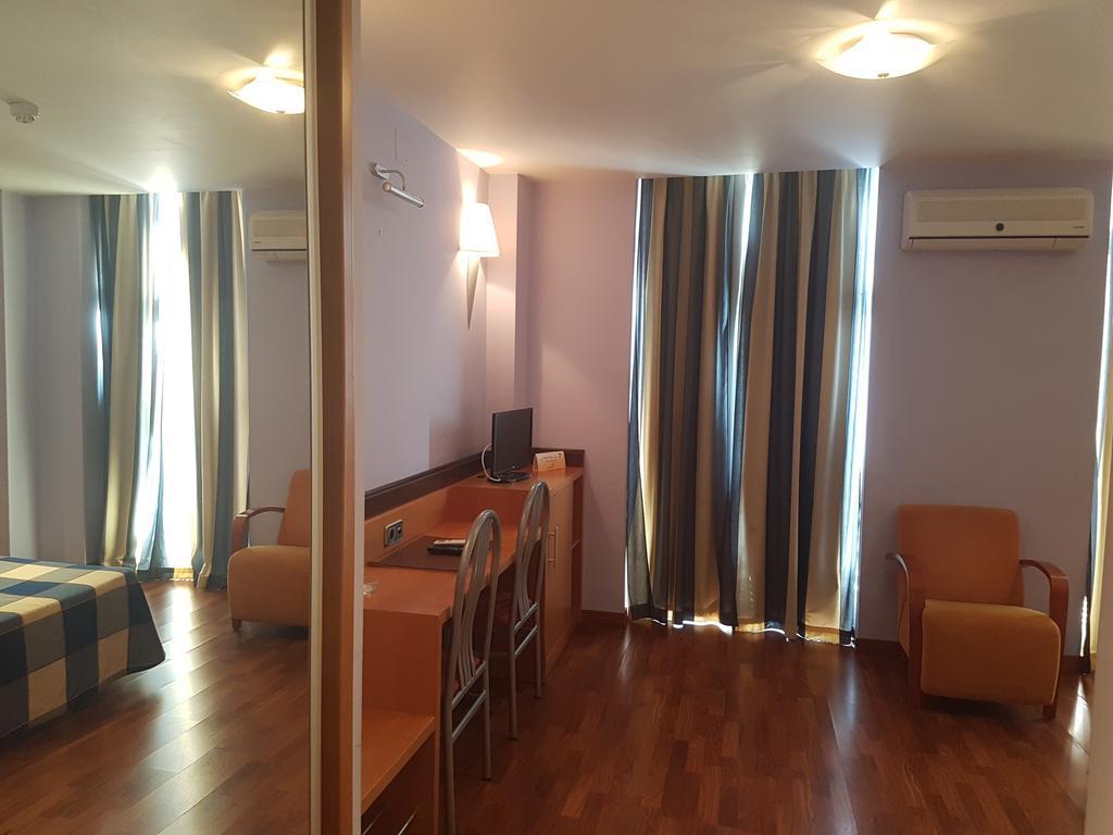 Hotel Isur Llerena Luaran gambar