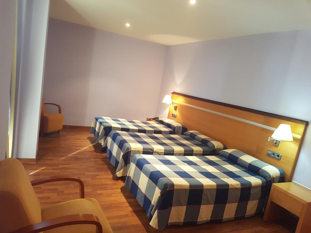 Hotel Isur Llerena Luaran gambar