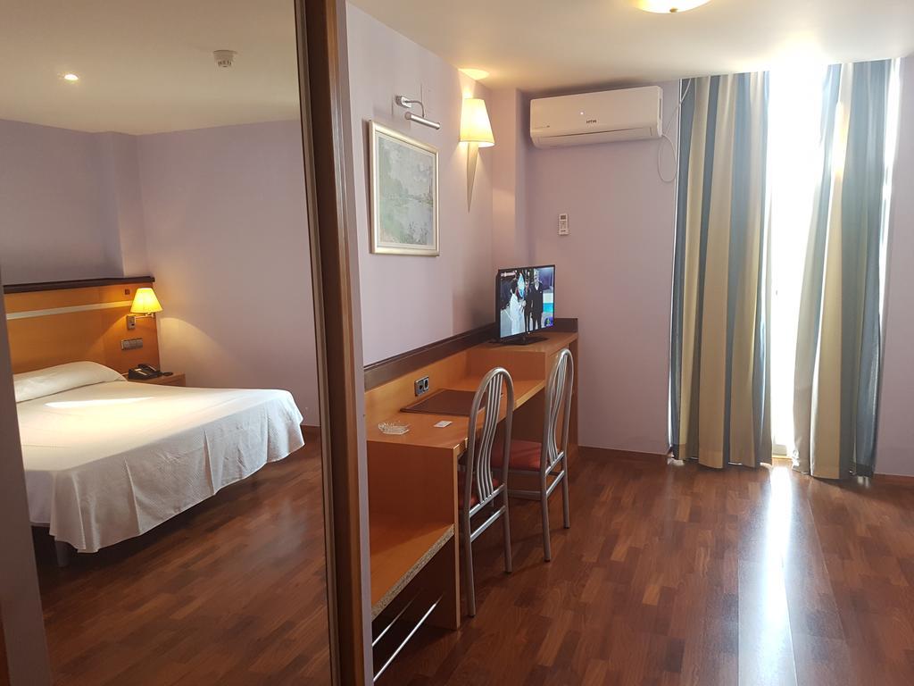Hotel Isur Llerena Luaran gambar